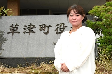 新井祥子のプロフィール、不明な学歴